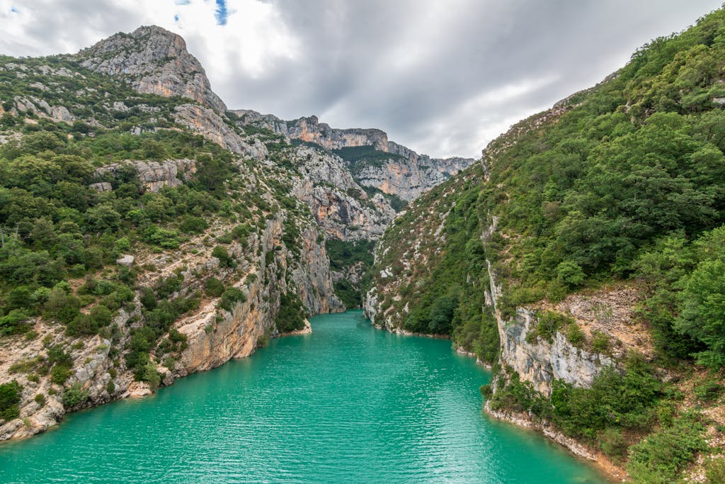 Breathtaking view of Verdon Gorge with turquoise river and limestone cliffs in Provence, France.