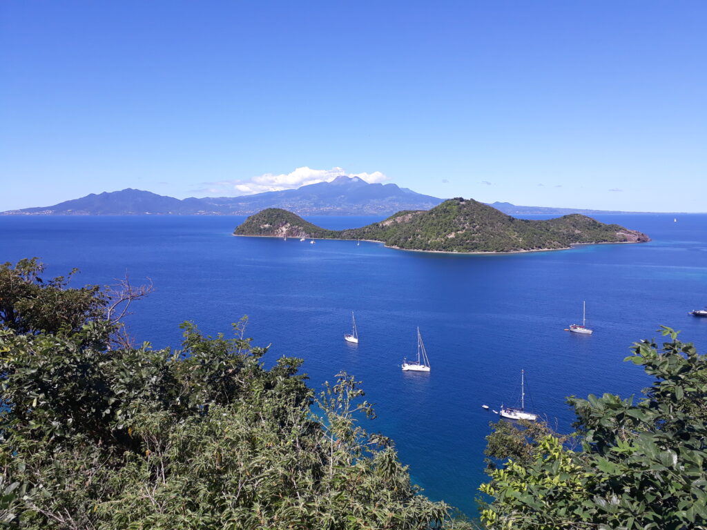 La soufrière vue depuis les Saintes